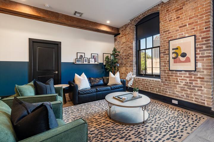 Lux 4BD/4BA | 2 Sleeper Sofas | Private Terrace gallery image 3