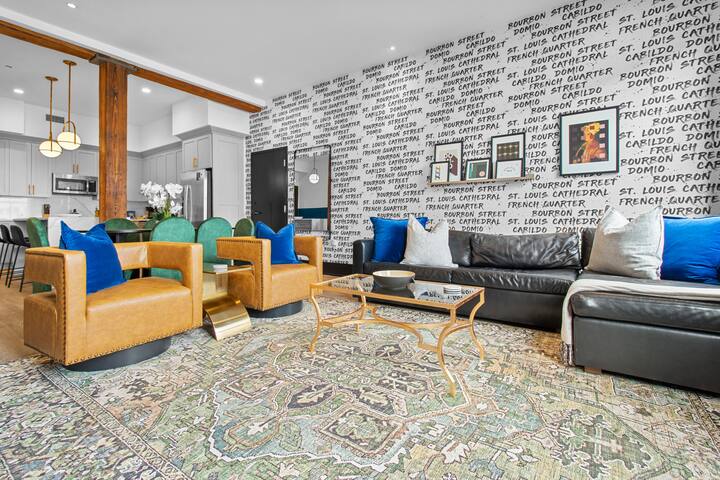 HUGE Downtown 4BD/4BA w/ 2 Living Rooms & Kitchens gallery image 4