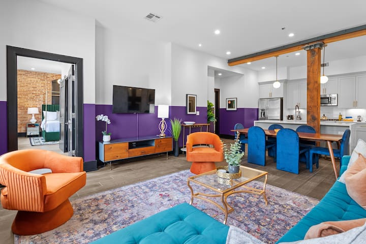 Modern Comfort – Pool, Gym, & Game Room!