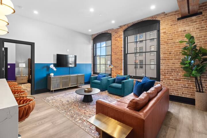 LUX 4BD/4BA Sleeps 12 Walk to Dome&French Quarter gallery image 4