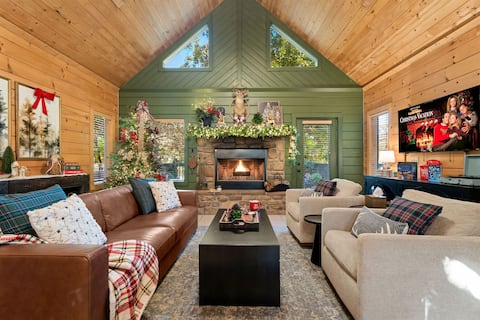 Luxury Cabin Vibes • Walk to Thunder Ridge