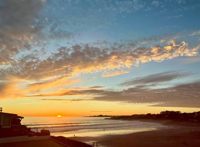 Corcoran Beachhouse – Stunning ocean views! gallery image 4