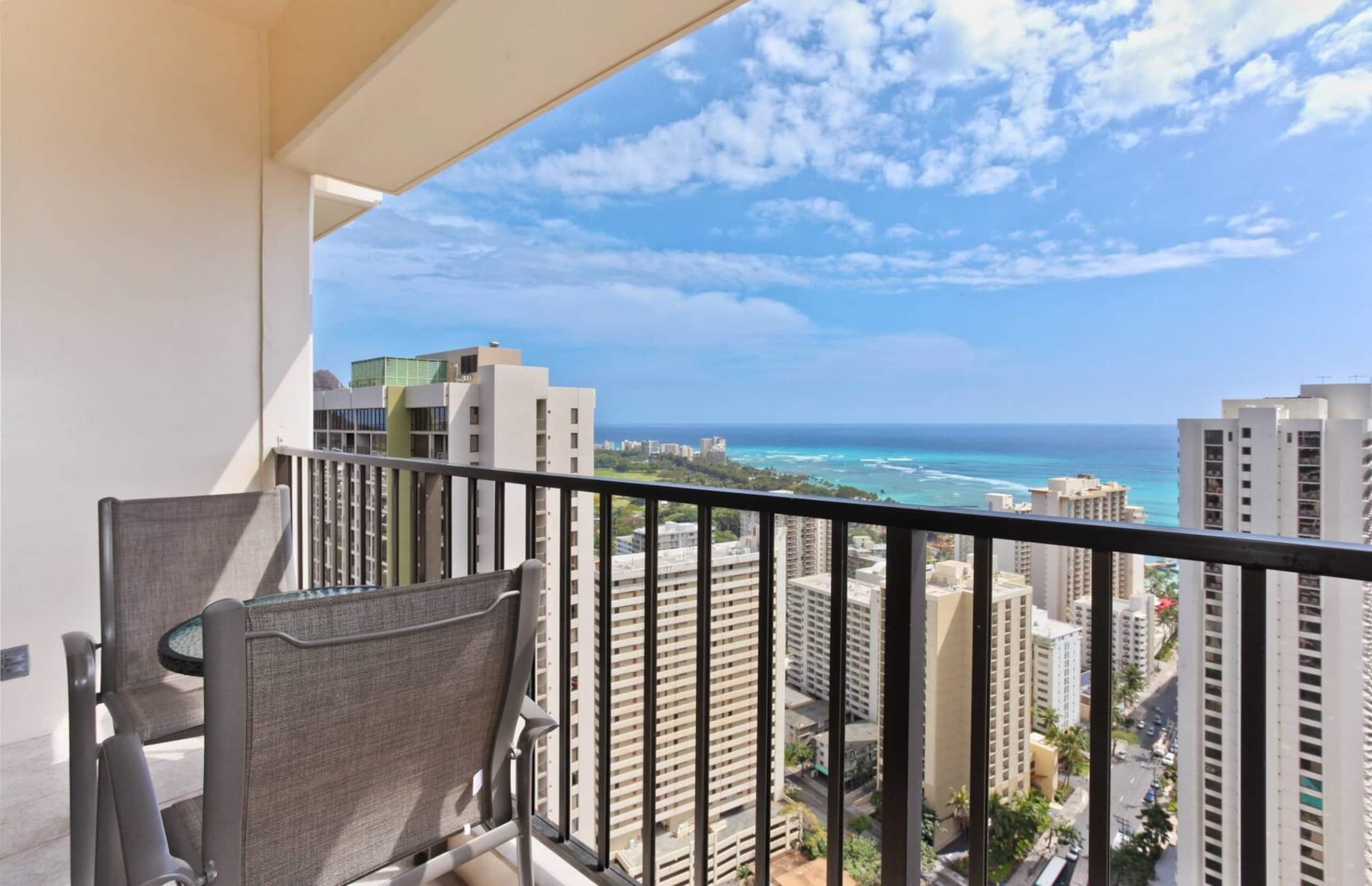 Condo in Honolulu · ★4.8 · 1 bedroom · 3 beds · 1 private bath - Image 3