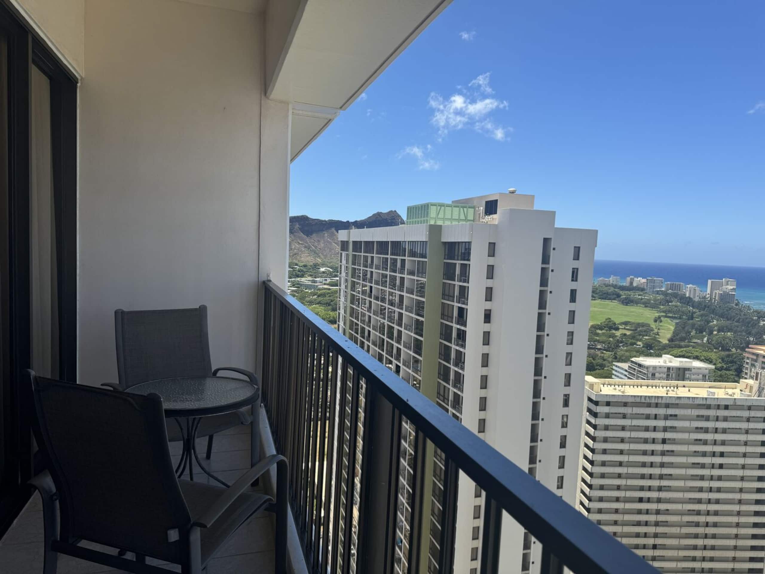 Condo in Honolulu · ★4.8 · 1 bedroom · 3 beds · 1 private bath - Image 12