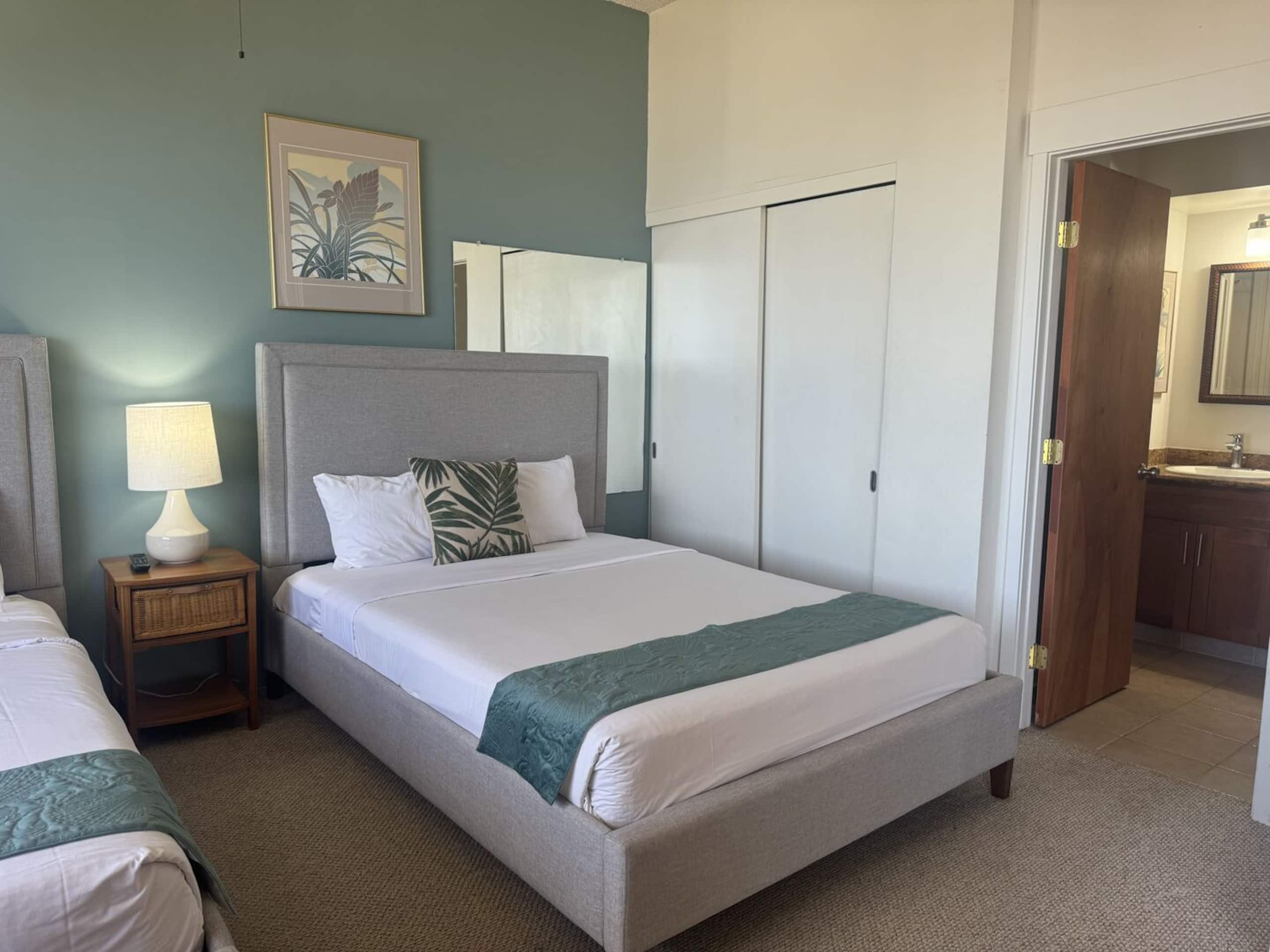 Condo in Honolulu · ★4.8 · 1 bedroom · 3 beds · 1 private bath - Image 8