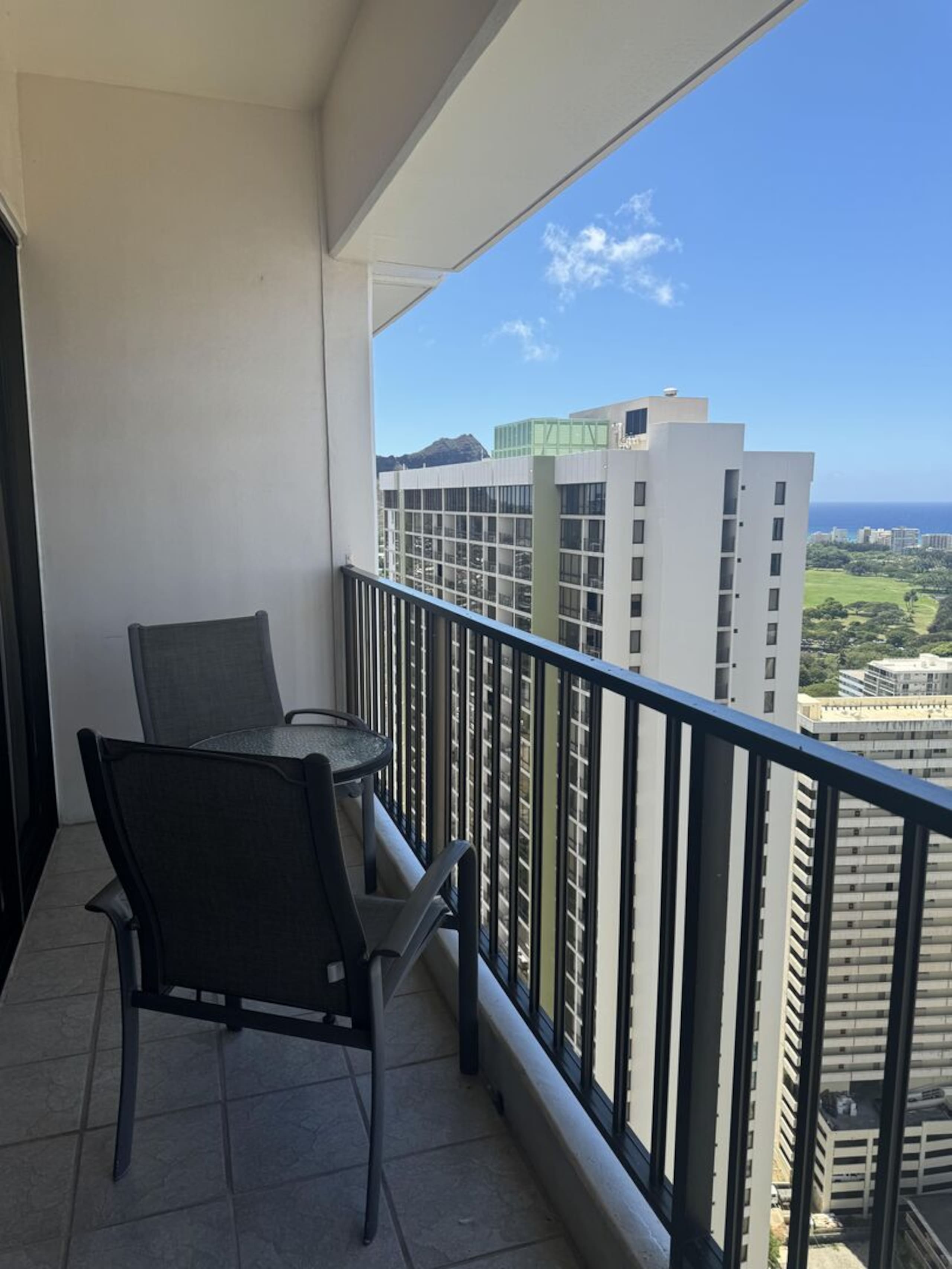 Condo in Honolulu · ★4.8 · 1 bedroom · 3 beds · 1 private bath - Image 13