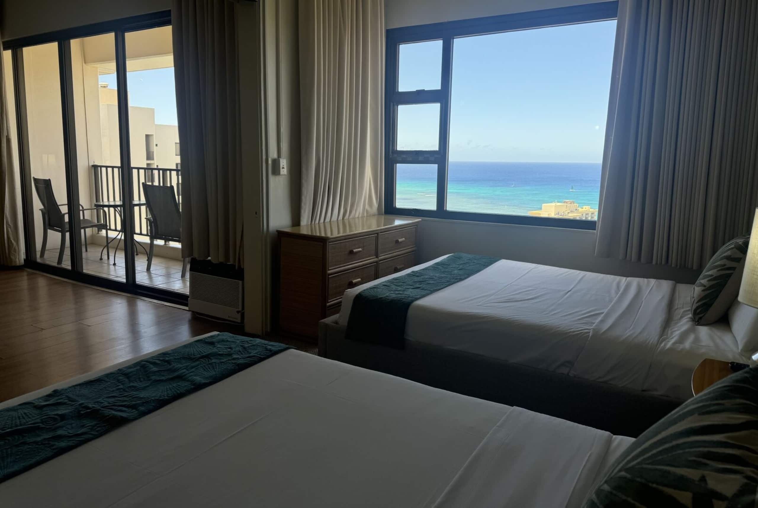 Condo in Honolulu · ★4.8 · 1 bedroom · 3 beds · 1 private bath - Image 11