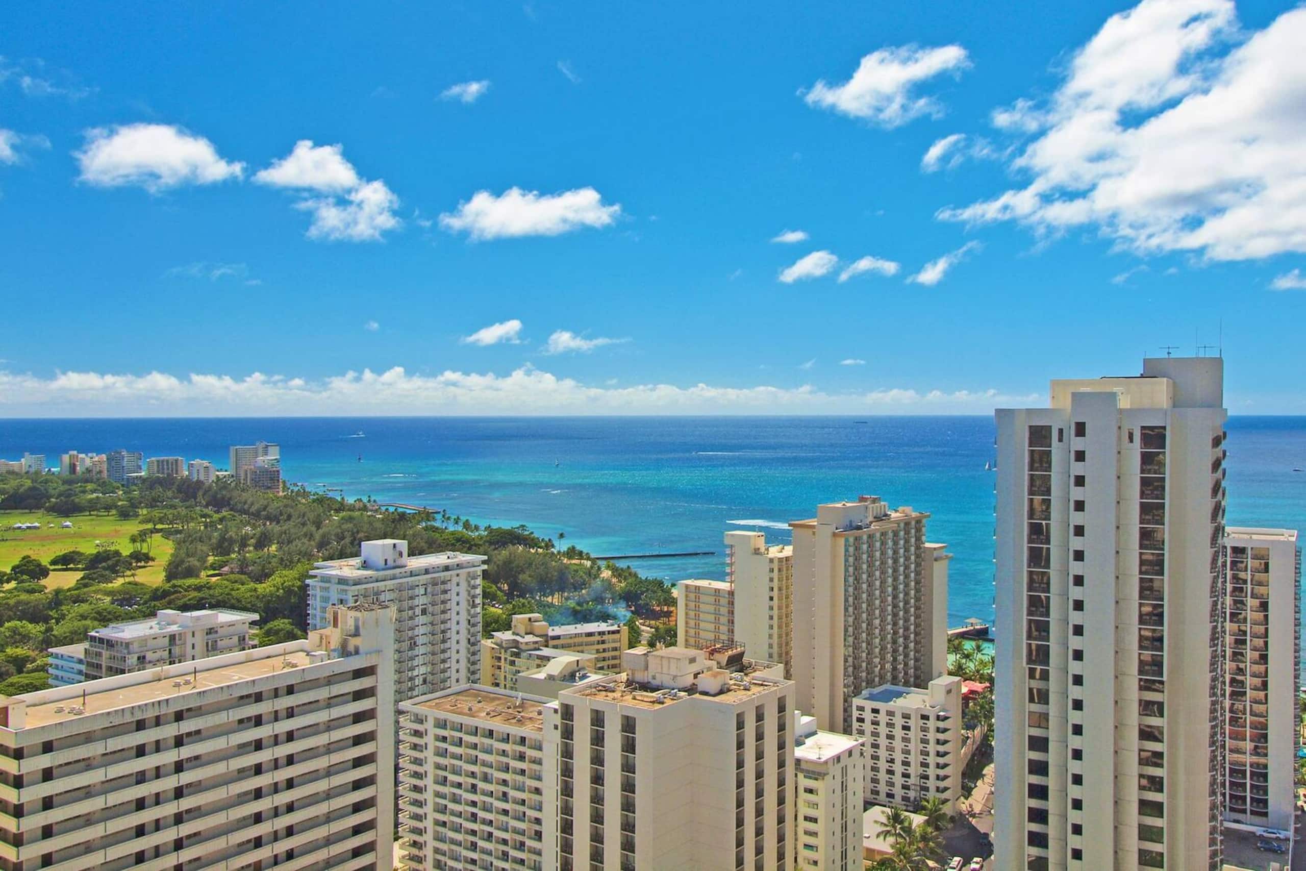Condo in Honolulu · ★4.8 · 1 bedroom · 3 beds · 1 private bath - Image 15