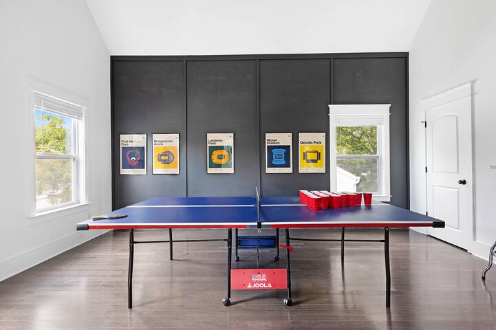 East Nash! Game room- Bar – Fire Pit – Sleeps 18! gallery image 2