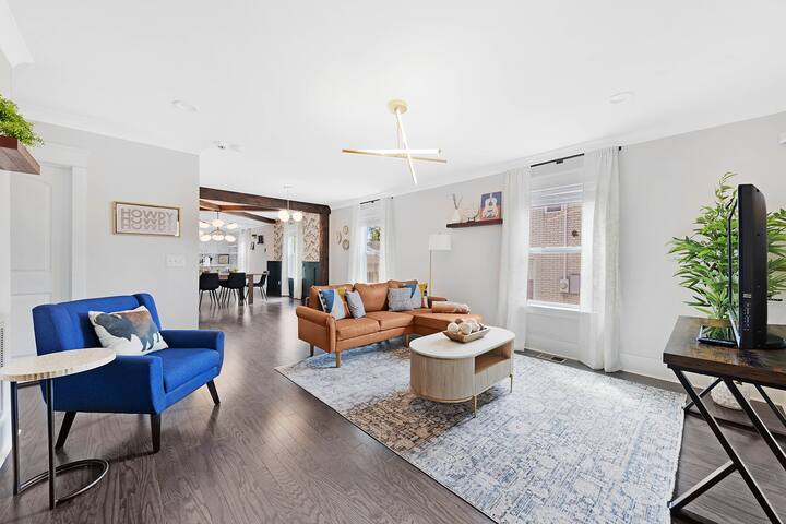 East Nash! Game room- Bar – Fire Pit – Sleeps 18! gallery image 3