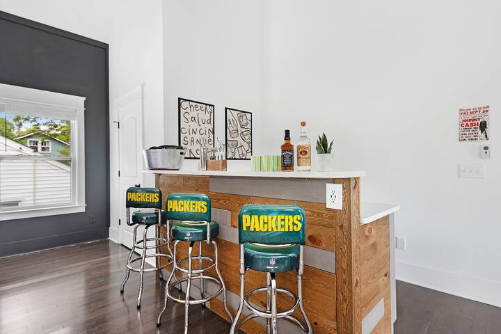 East Nash! Game room- Bar – Fire Pit – Sleeps 18! gallery image 5