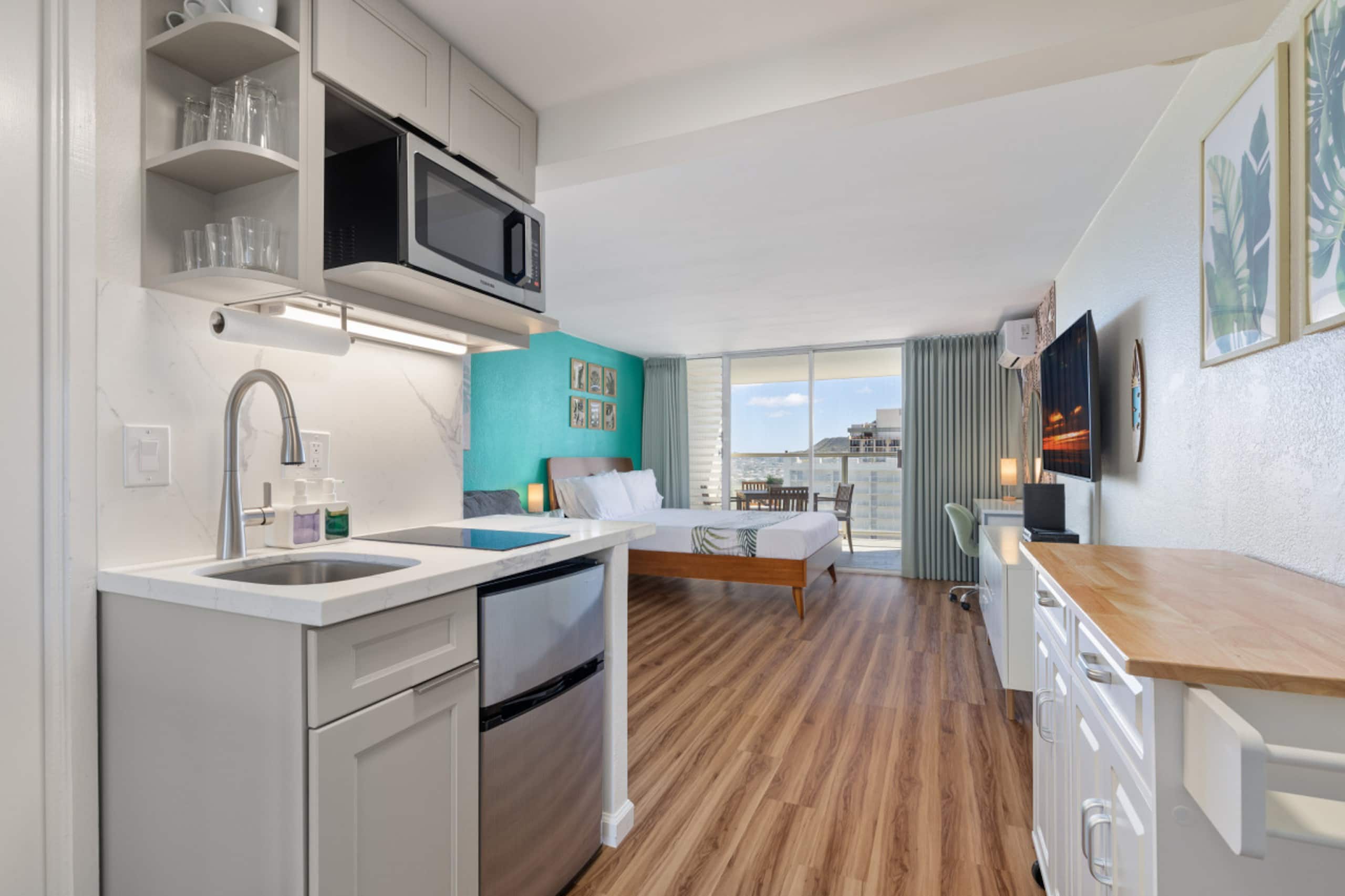 Condo in Honolulu · ★4.94 · 1 bedroom · 2 beds · 1 private bath - Image 12