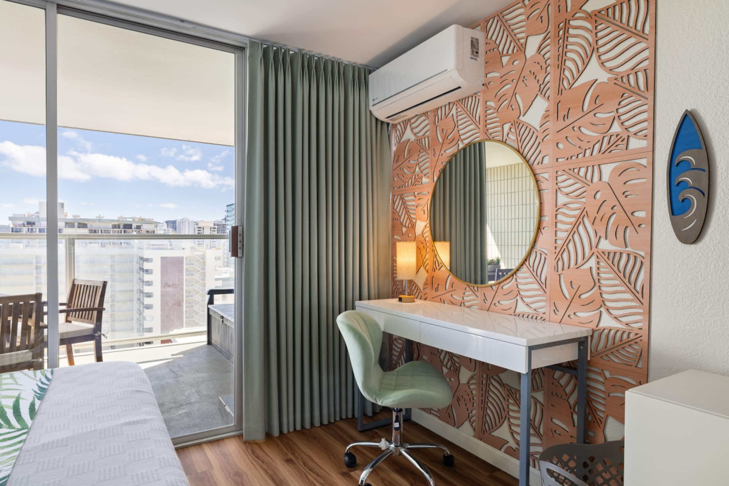 Condo in Honolulu · ★4.94 · 1 bedroom · 2 beds · 1 private bath - Image 8