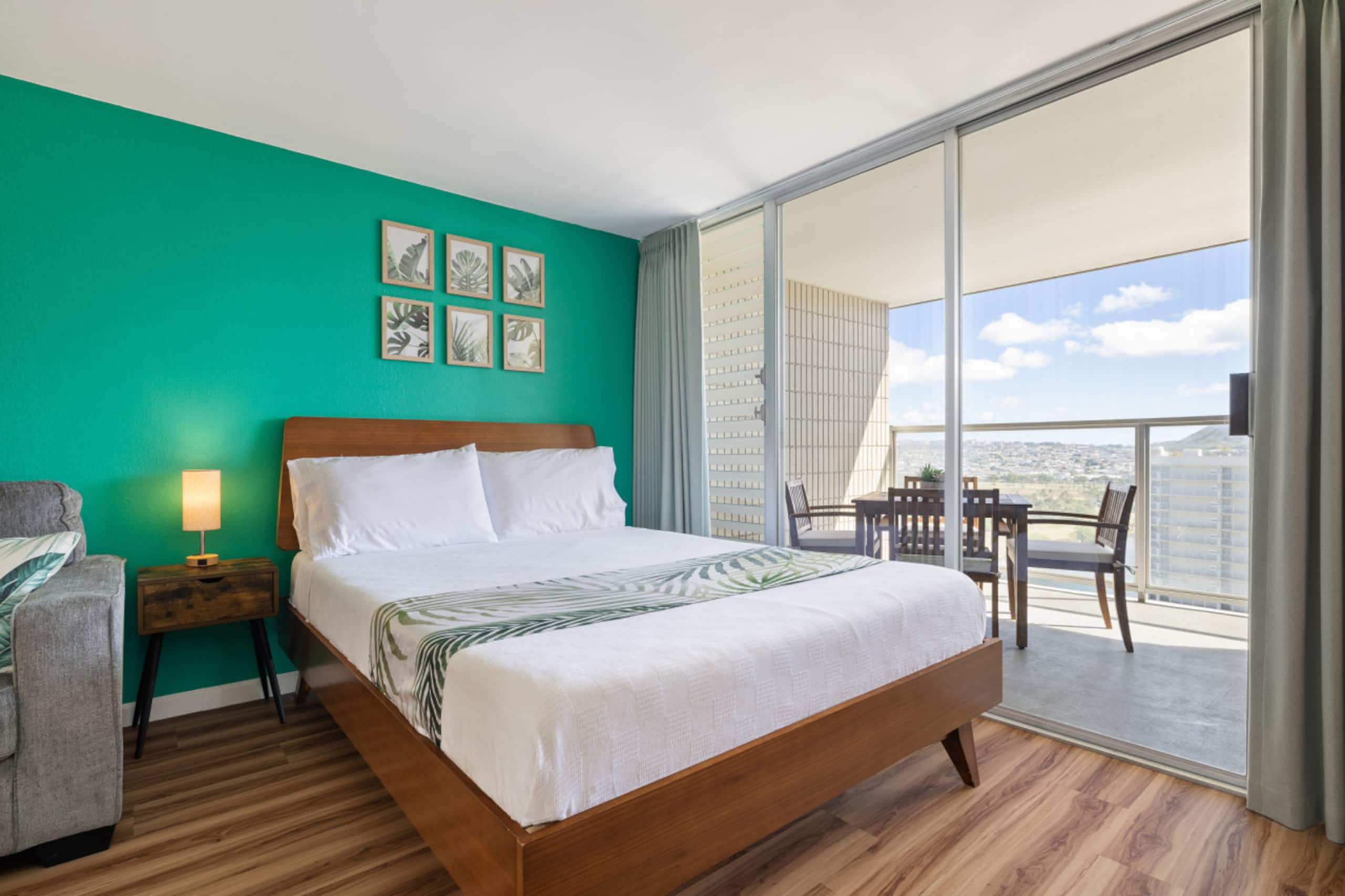 Condo in Honolulu · ★4.94 · 1 bedroom · 2 beds · 1 private bath - Image 6