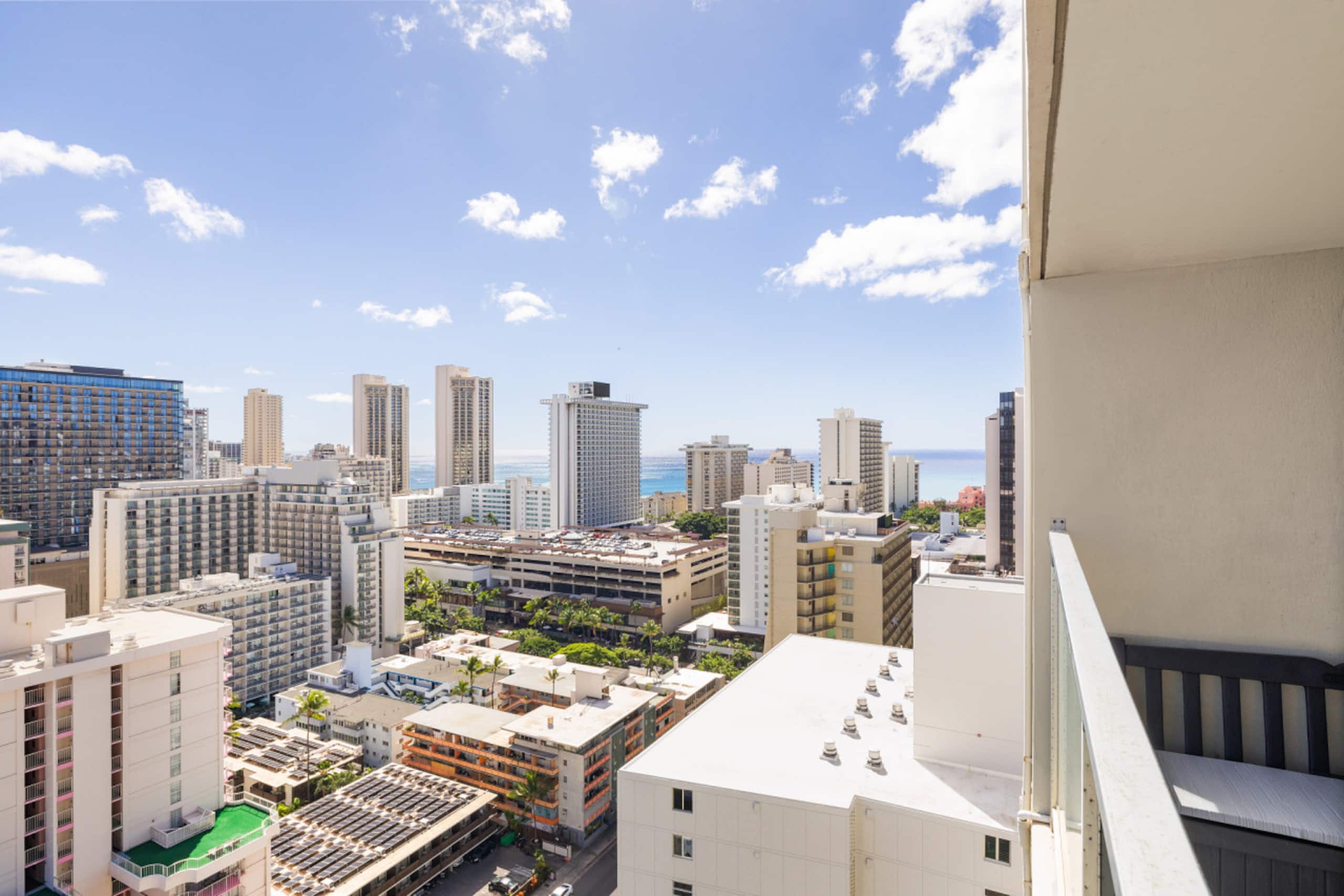 Condo in Honolulu · ★4.94 · 1 bedroom · 2 beds · 1 private bath - Image 39