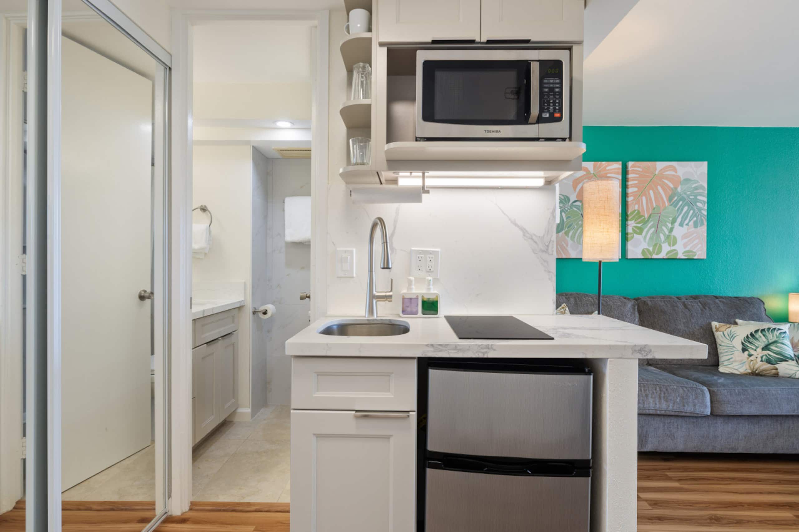 Condo in Honolulu · ★4.94 · 1 bedroom · 2 beds · 1 private bath - Image 9
