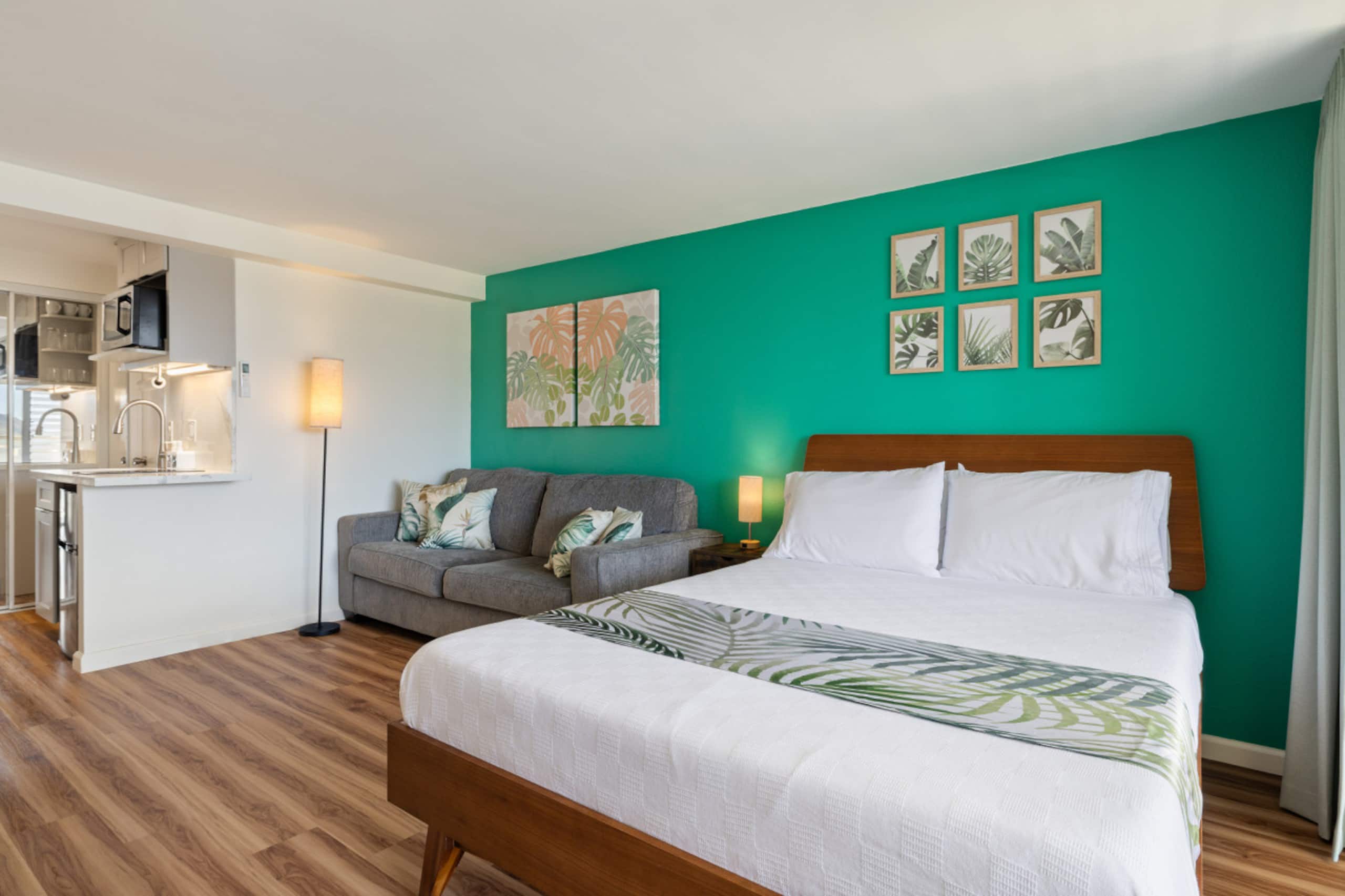 Condo in Honolulu · ★4.94 · 1 bedroom · 2 beds · 1 private bath - Image 2