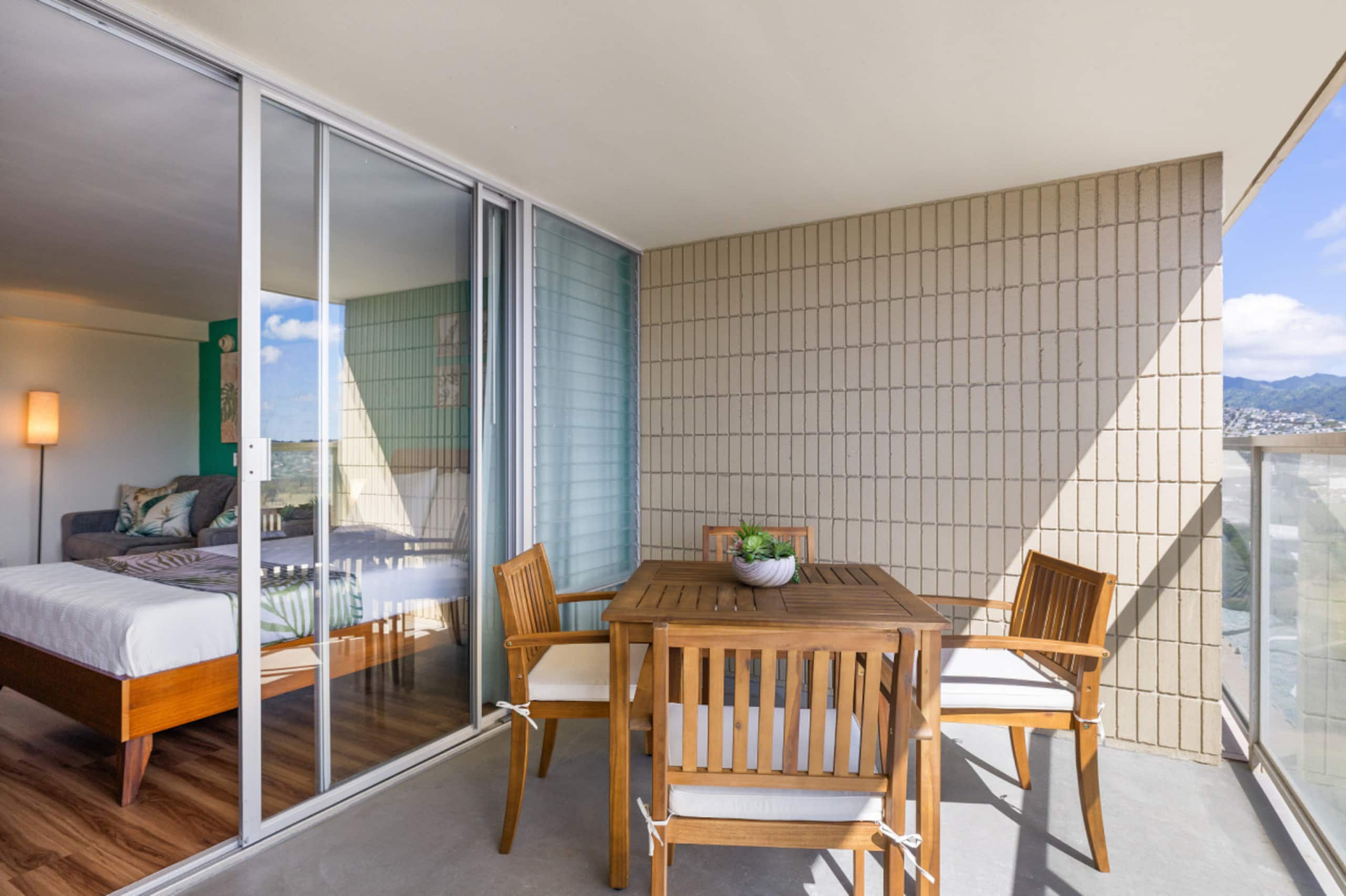Condo in Honolulu · ★4.94 · 1 bedroom · 2 beds · 1 private bath - Image 20