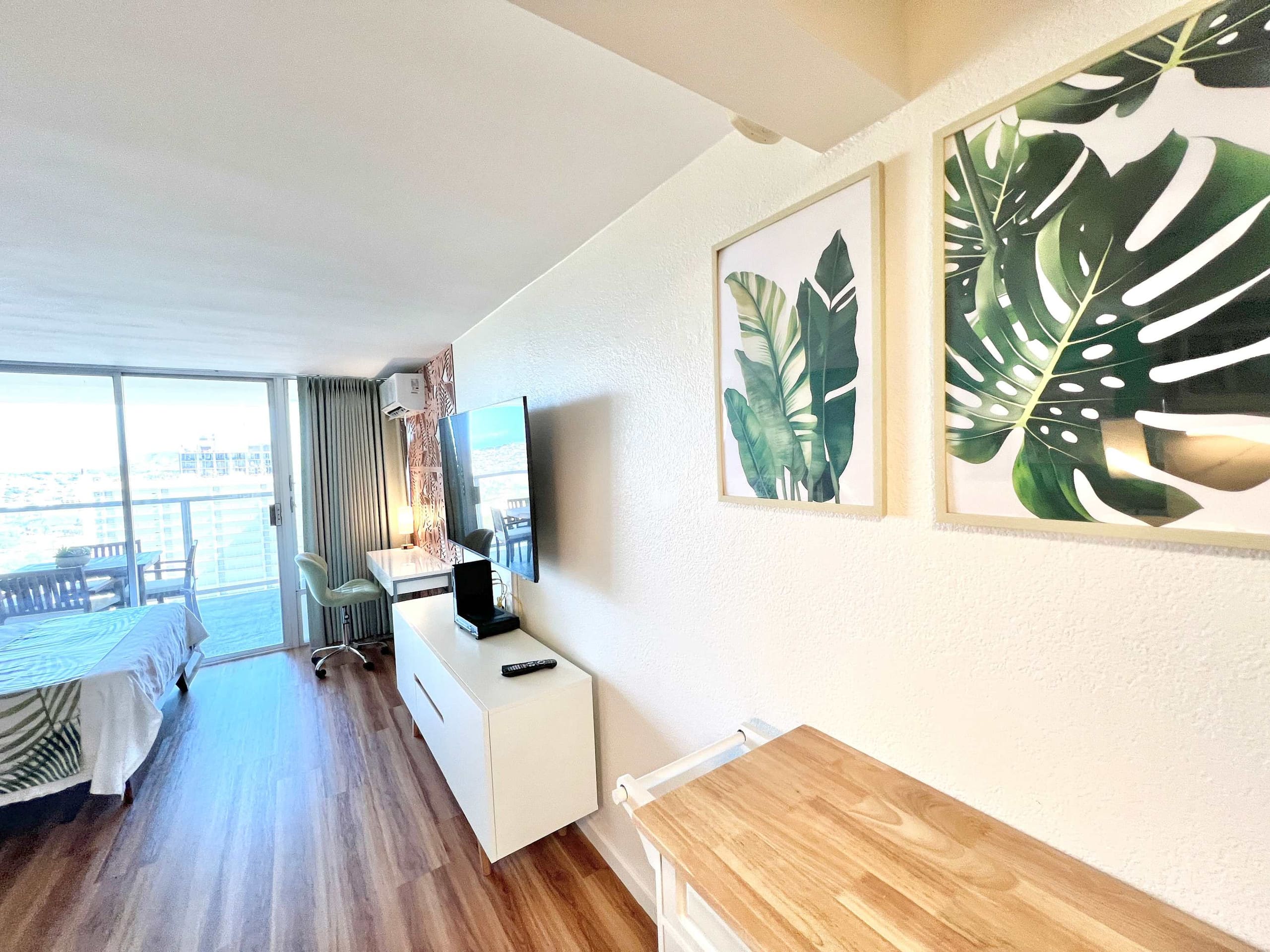 Condo in Honolulu · ★4.94 · 1 bedroom · 2 beds · 1 private bath - Image 7