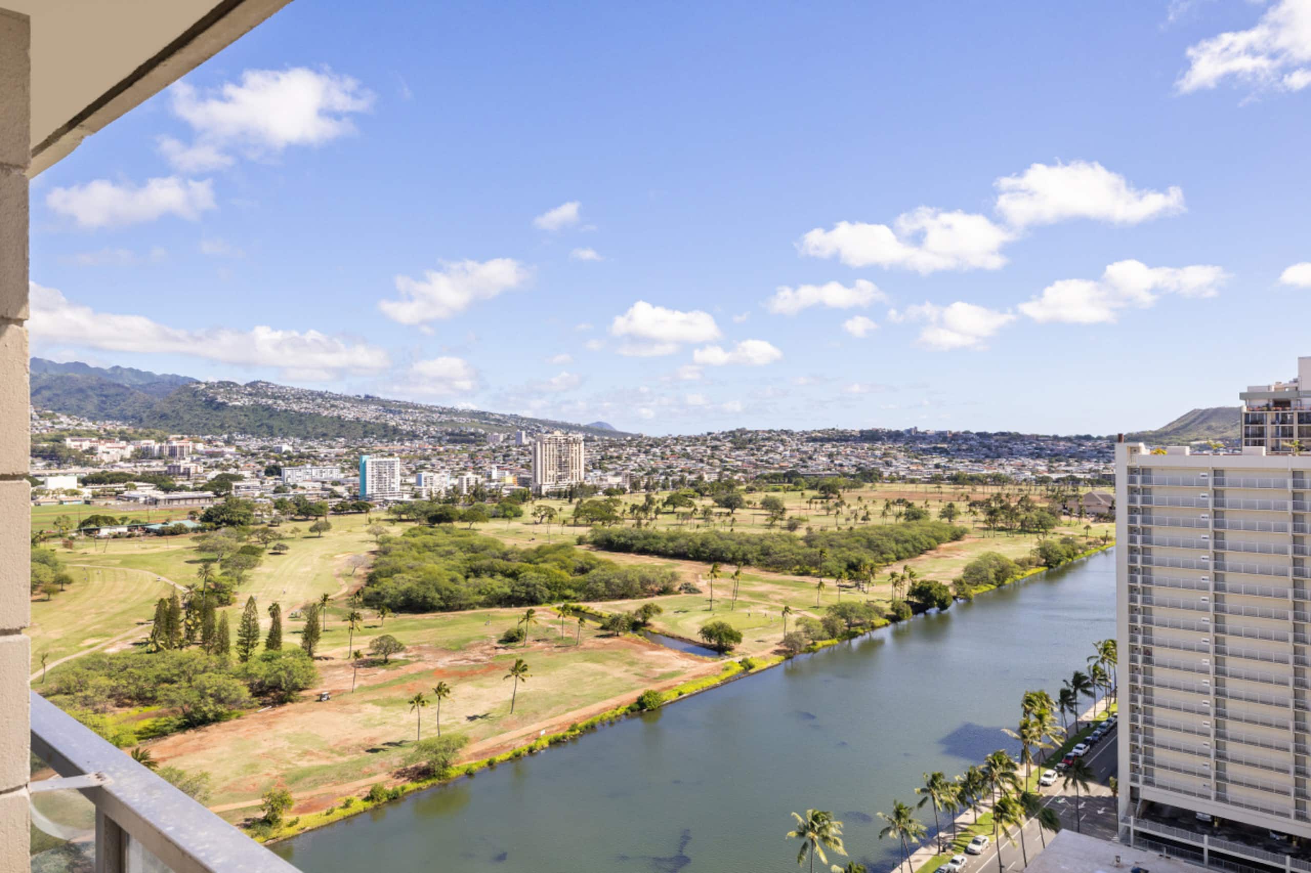Condo in Honolulu · ★4.94 · 1 bedroom · 2 beds · 1 private bath - Image 40