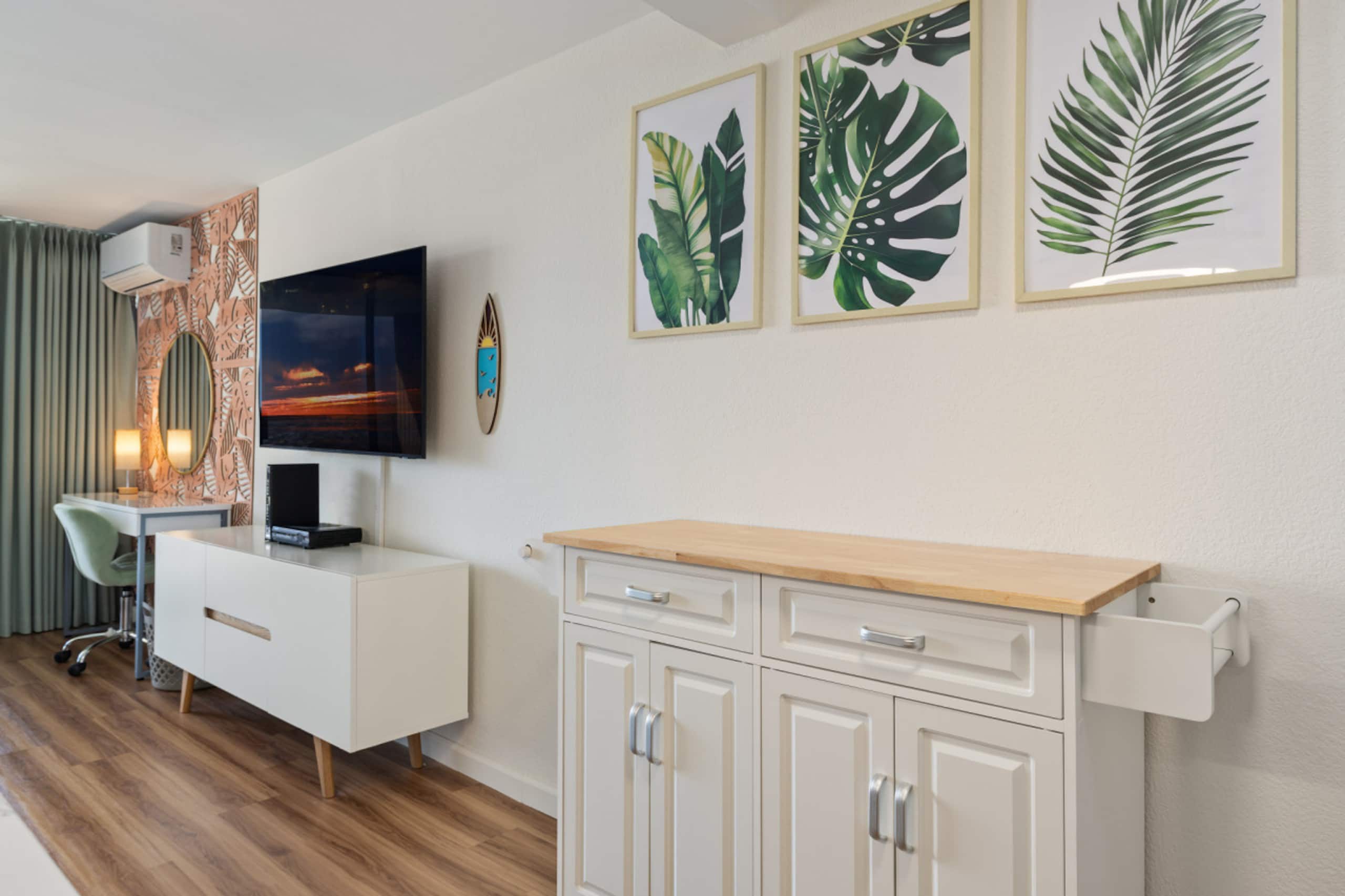 Condo in Honolulu · ★4.94 · 1 bedroom · 2 beds · 1 private bath - Image 1