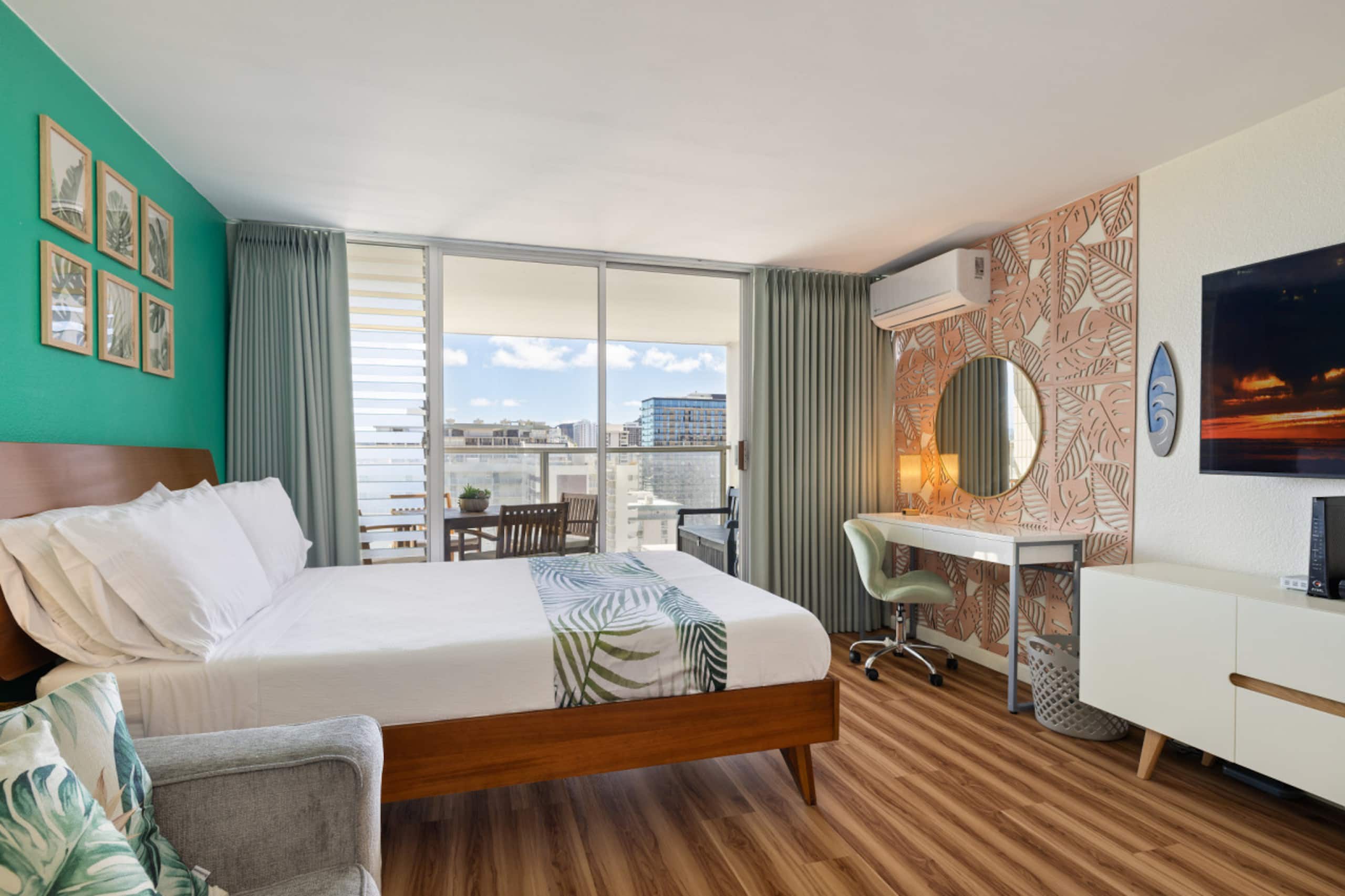 Condo in Honolulu · ★4.94 · 1 bedroom · 2 beds · 1 private bath - Image 4