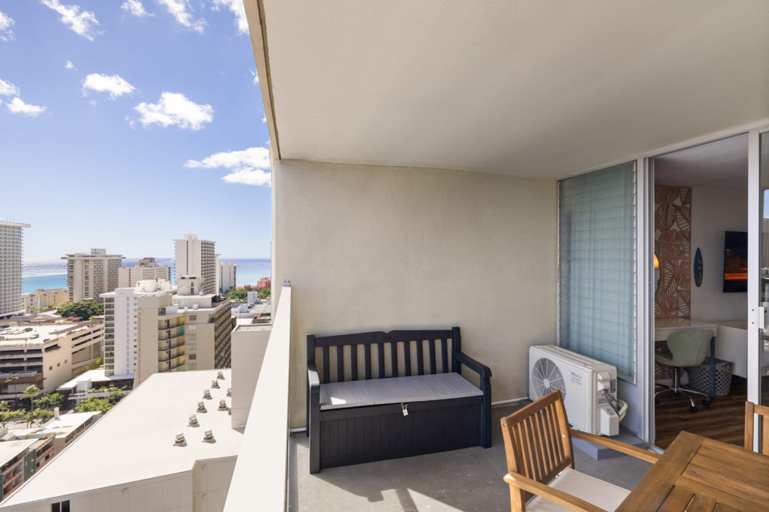 Condo in Honolulu · ★4.94 · 1 bedroom · 2 beds · 1 private bath - Image 21