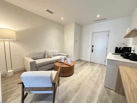 Popular Airbnb listing: Stylish Studio | Heated Pool, Gym & Prime Location in West Brickell