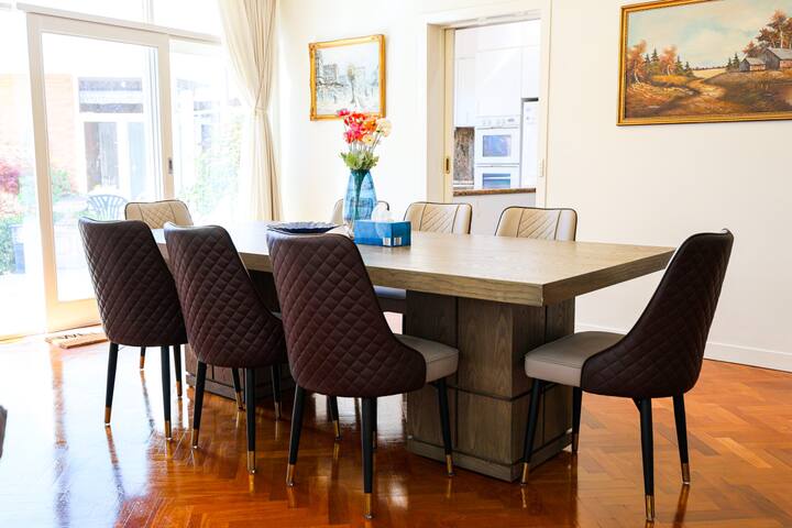 StayAU Spacious 6BR McKinnon Pool Home gallery image 5