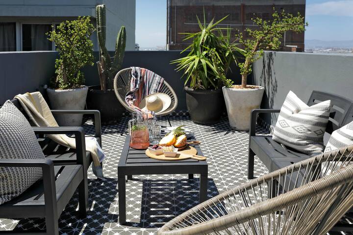 2 Balconies | Free Parking | Pool | Amazing View gallery image 2