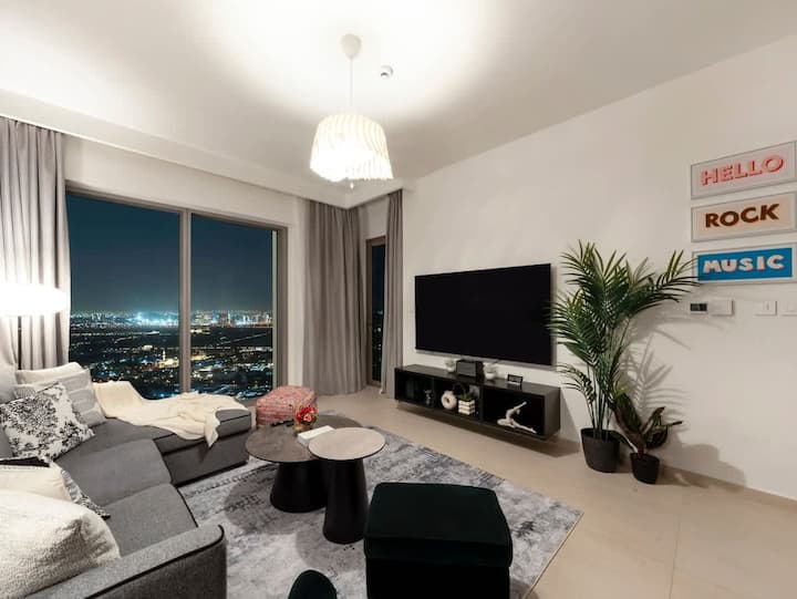 Tu mejor lugar de relajación: TV de 75 pulgadas, altavoz Marshall y vistas impresionantes 