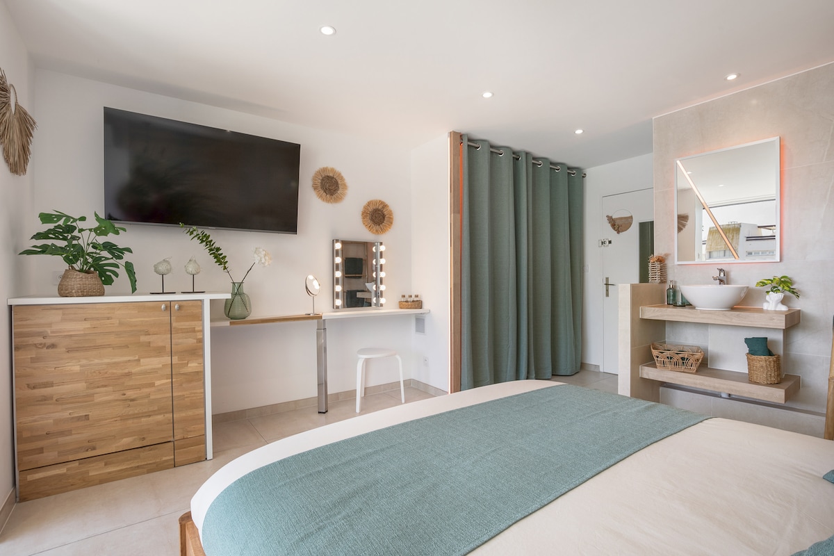 Successful Airbnb property: Liberty Héliopolis Naturist Village in Agde