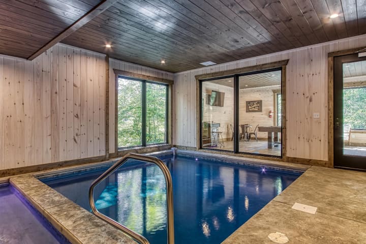 *New 2022 Cabin W/ Pool! Hot Tub + Near Town!* - Pigeon Forge, TN