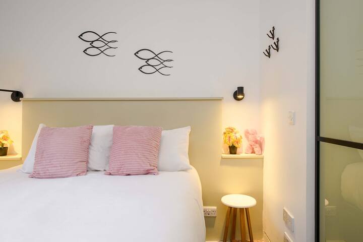 The Cheeky Hideaway – Borough – by Frankie Says gallery image 5