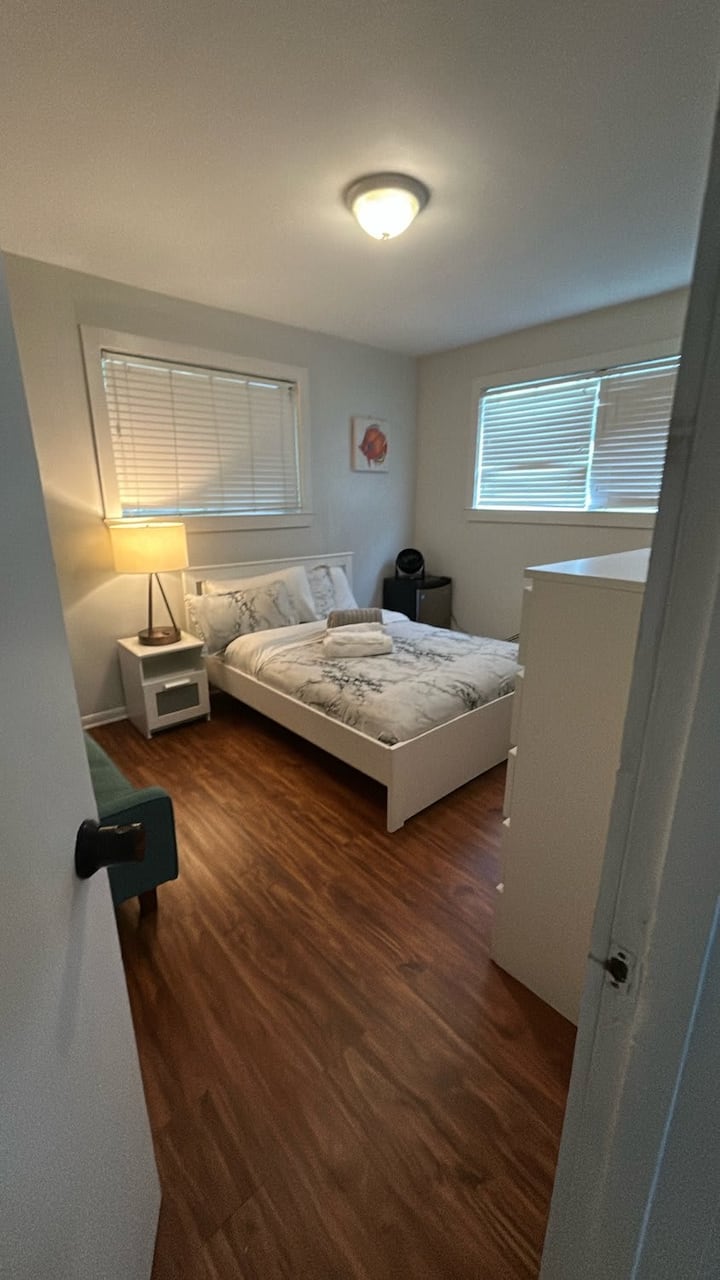 Professionally Managed, Quiet House Cleaned Daily. - Miami