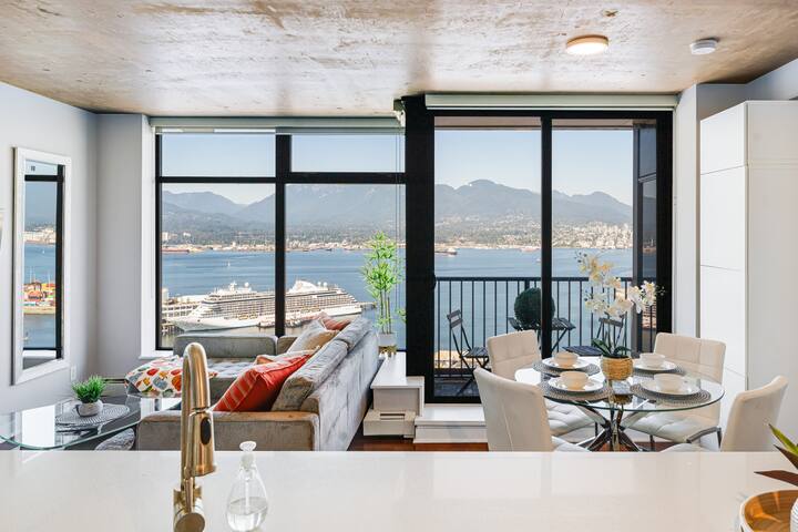 Stunning 2 Bdr Apartment Ocean and Mountain Views
