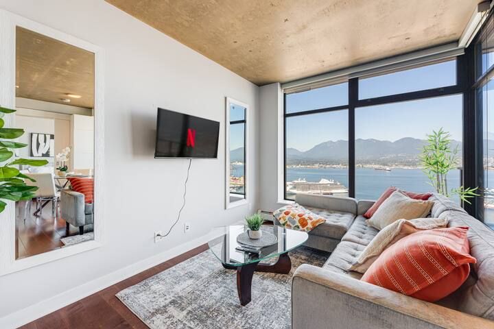 Stunning 2 Bdr Apartment Ocean and Mountain Views gallery image 2