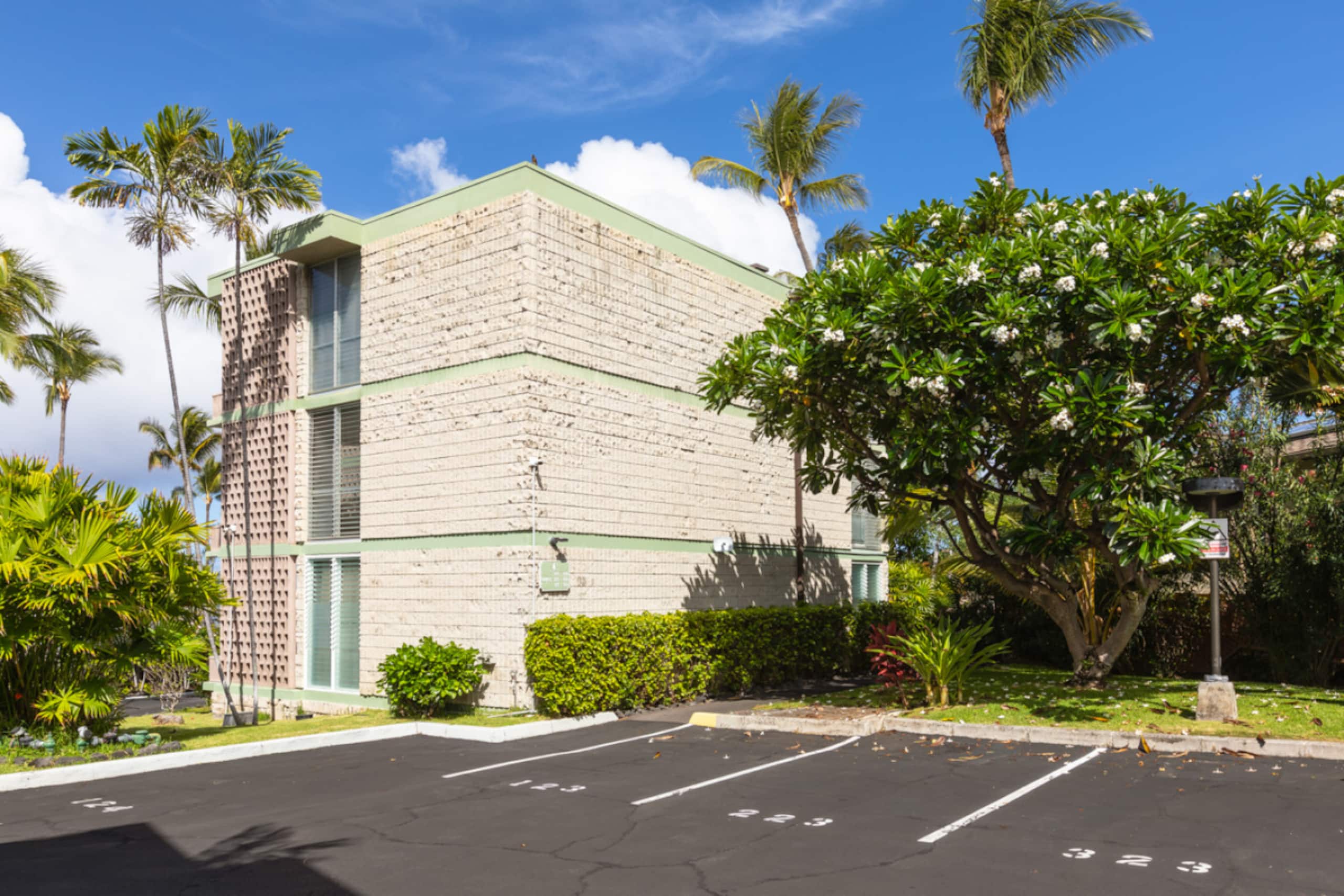 Condo in Kailua-Kona · ★4.74 · 1 bedroom · 2 beds · 1 bath - Image 14