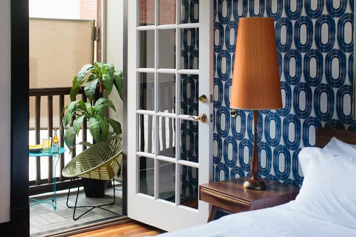 King Private Balcony Suite The Kite - Chattanooga, TN