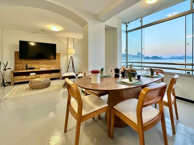 Sea-view Apartment at Posto 6 in Copacabana gallery image 2
