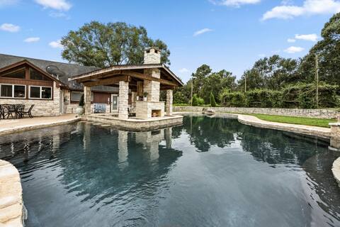 Tomball 3 Acre Resort w Pool Big Events Welcome