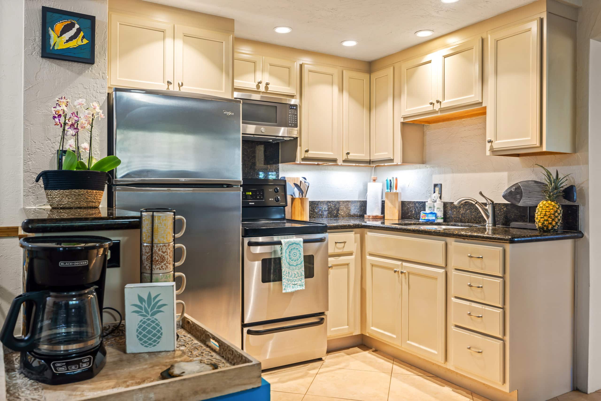 Prince Kuhio 110 - Ground Floor, Two AC - Photo 2