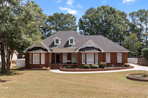 Rocky 1 Executive Home, Pool, Hot tub, Fence