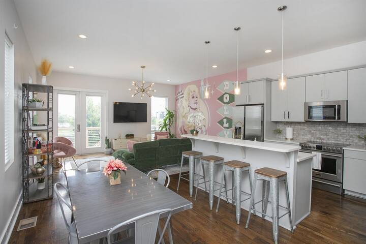 Large Groups~Renovated Nash themes~Sleeps 20+ gallery image 5