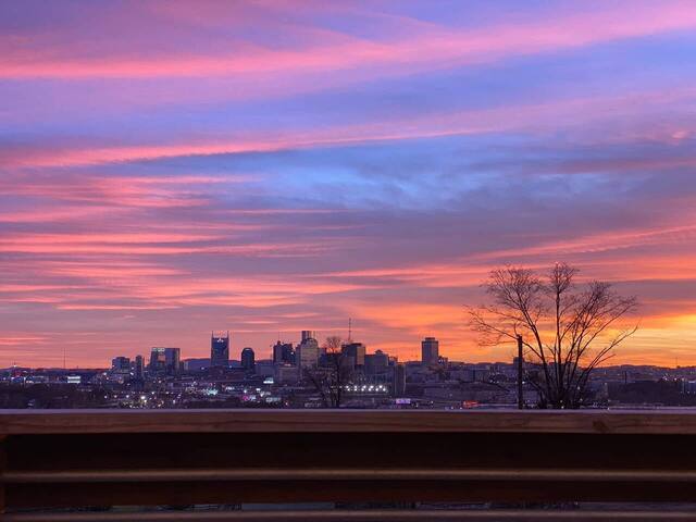 Large Groups~Renovated Nash themes~Sleeps 20+ gallery image 3