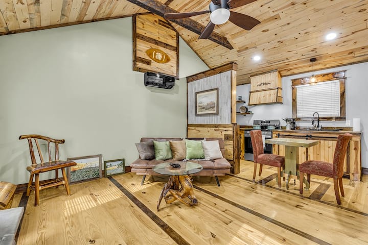 Carpenters Corner, Scenic, Tiny Luxury - Mississippi