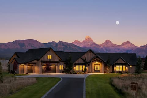 Basecamp Stays: Lux Retreat, Teton Views, 3 Acres!