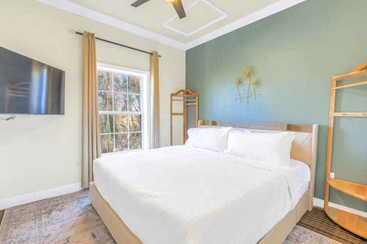 Queen Bedroom, Siesta Key 2BR