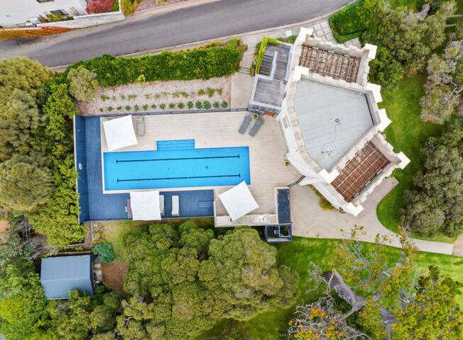 Castle House – Portsea Luxury, incredible grounds!