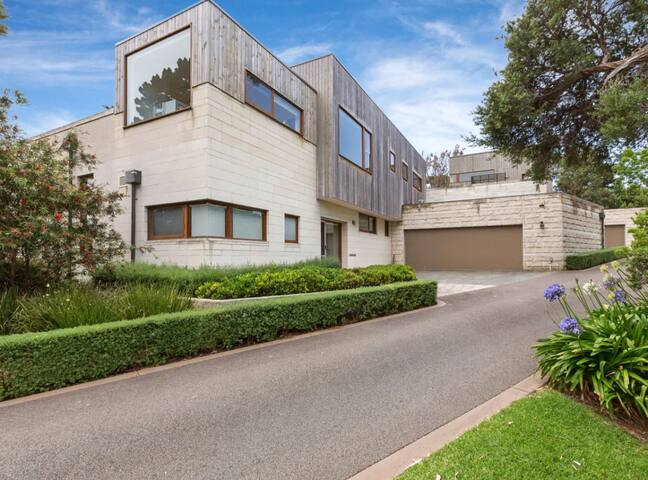 Castle House – Portsea Luxury, incredible grounds! gallery image 2